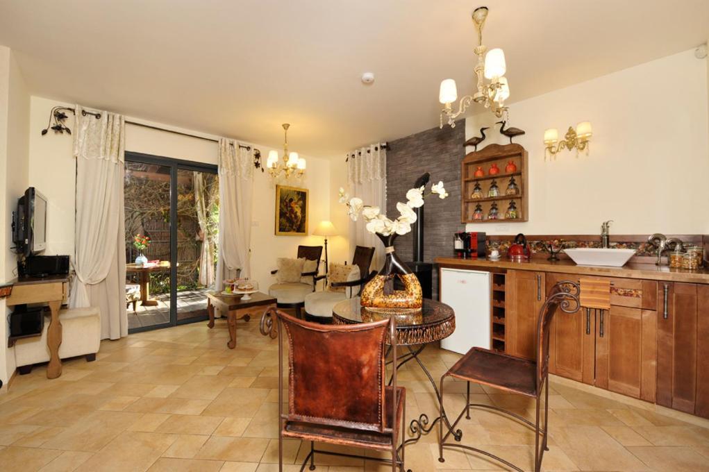 Nichochot Provence Villa Had Nes Rom bilde